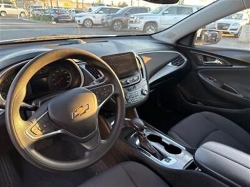 Used 2022 Chevrolet Malibu LT image 17