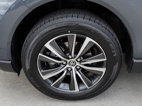 Certified 2024 Toyota Venza LE AWD/4WD image 12