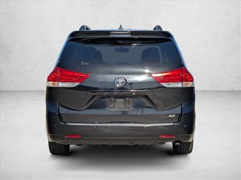 Used 2013 Toyota Sienna XLE w/ Premium Pkg FWD image 6