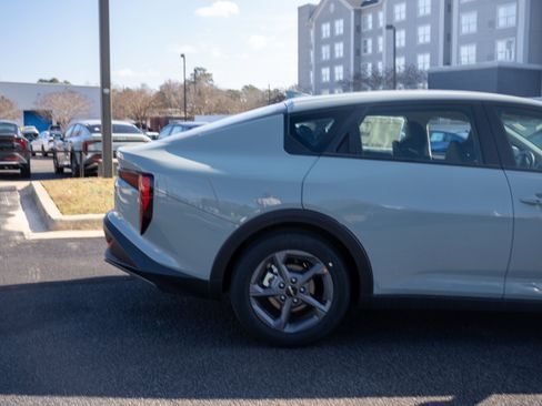 New 2025 Kia K4 LXS image 7