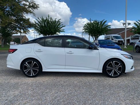 Used 2022 Nissan Sentra SR FWD image 2