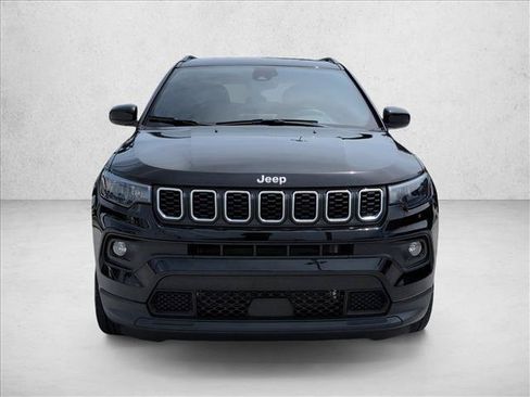 Used 2025 Jeep Compass Latitude AWD/4WD image 7