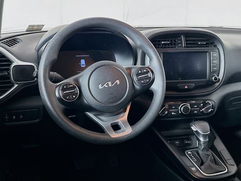 Used 2025 Kia Soul LX w/ LX Technology Package FWD image 18