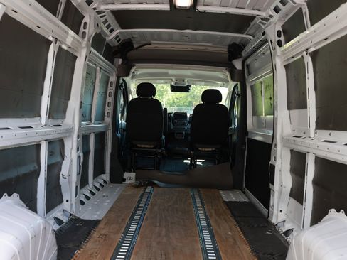 Used 2025 RAM ProMaster 2500 w/ Convenience Group FWD image 14