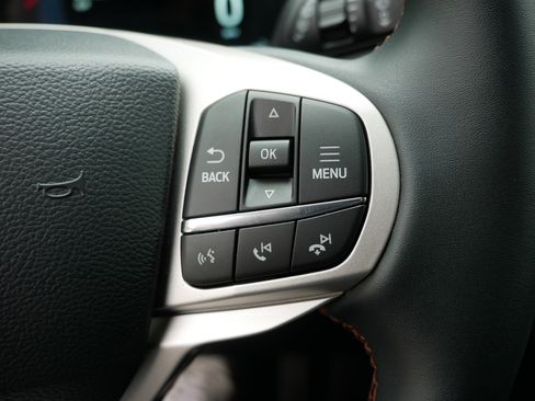 Used 2026 Ford Explorer Active AWD/4WD image 29