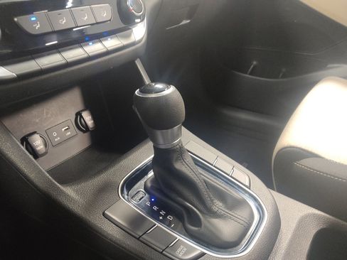 Used 2019 Hyundai Elantra GT FWD image 26