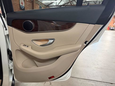 Used 2019 Mercedes-Benz GLC 300 GLC300 image 38