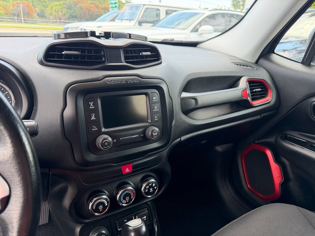 Used 2016 Jeep Renegade Trailhawk AWD/4WD image 19
