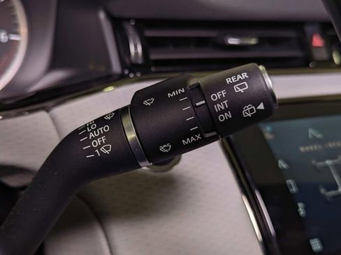 Used 2023 Land Rover Range Rover Evoque R-Dynamic S image 39