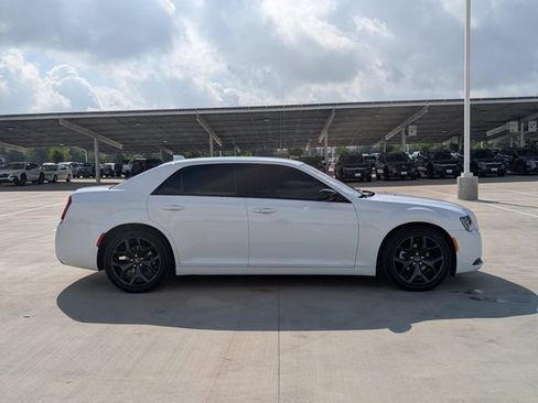 Used 2021 Chrysler 300 Touring w/ Sport Appearance Package RWD image 6