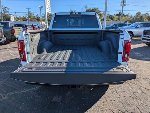 New 2026 RAM 2500 Laramie AWD/4WD image 12