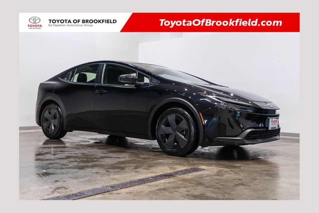 Used 2025 Toyota Prius LE FWD image 1