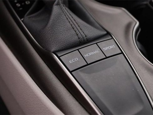 Used 2022 Toyota Camry SE image 19