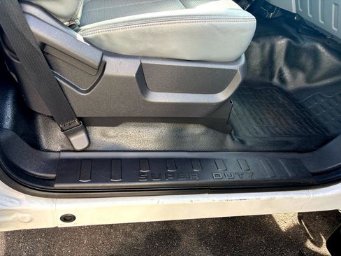 Used 2015 Ford F550 4x4 Regular Cab Super Duty image 36