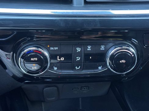 Used 2025 Chevrolet Trax RS FWD image 29