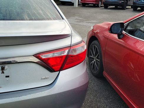 Used 2016 Toyota Camry SE image 16