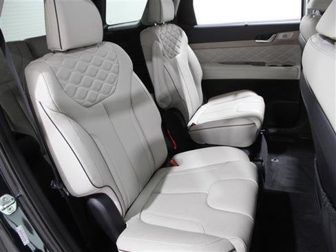 Used 2022 Hyundai Palisade Calligraphy image 19