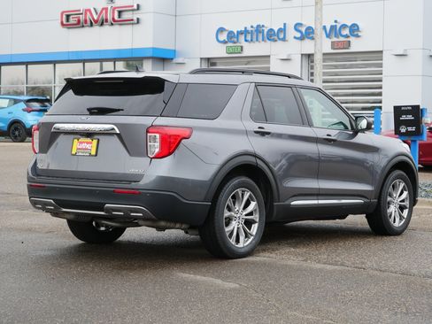 Used 2022 Ford Explorer XLT w/ Equipment Group 202A AWD/4WD image 7