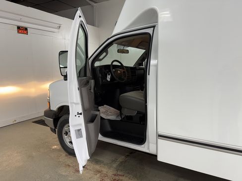New 2025 Chevrolet Express 3500 w/ Power Convenience Package image 10