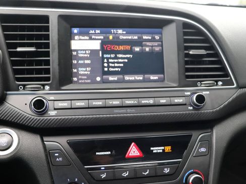 Used 2018 Hyundai Elantra Sport FWD image 17