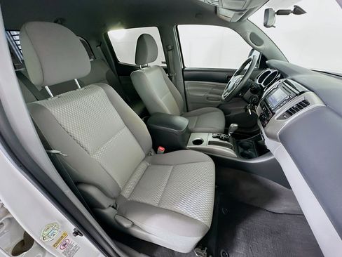 Used 2015 Toyota Tacoma PreRunner w/ SR5 Package image 28