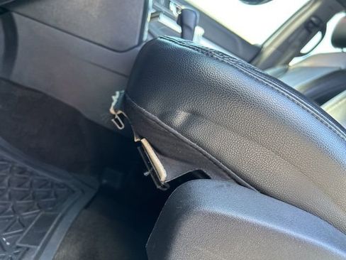 Used 2017 Ford Explorer XLT w/ Equipment Group 202A image 18