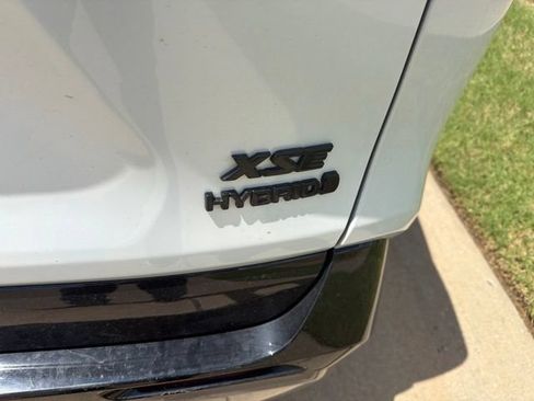 Used 2024 Toyota RAV4 XSE AWD/4WD image 5