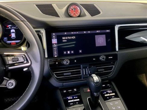 Certified 2022 Porsche Macan S image 16
