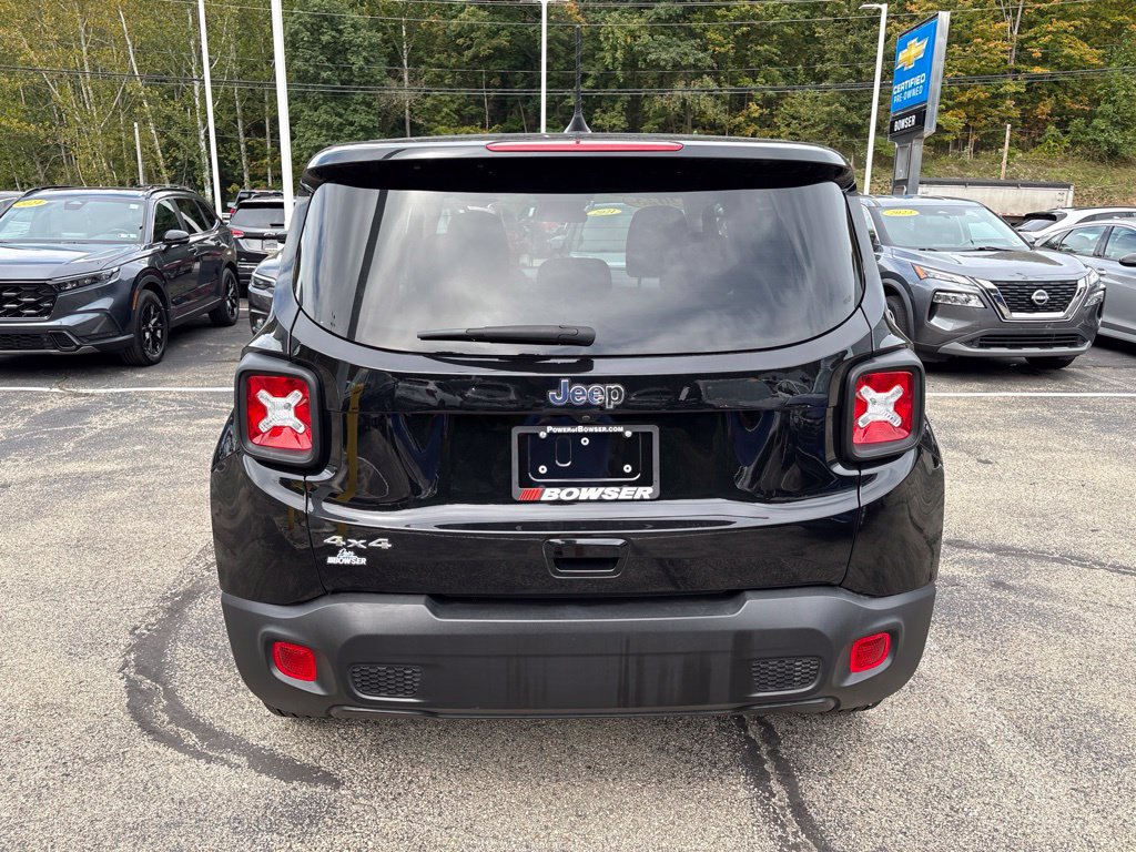 Used 2023 Jeep Renegade Latitude AWD/4WD image 4