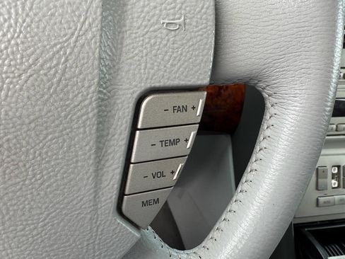 Used 2004 Lincoln Navigator Luxury image 29