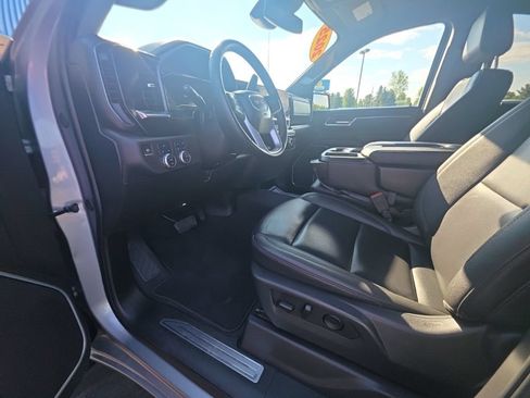 Used 2025 GMC Sierra 1500 SLT AWD/4WD image 18