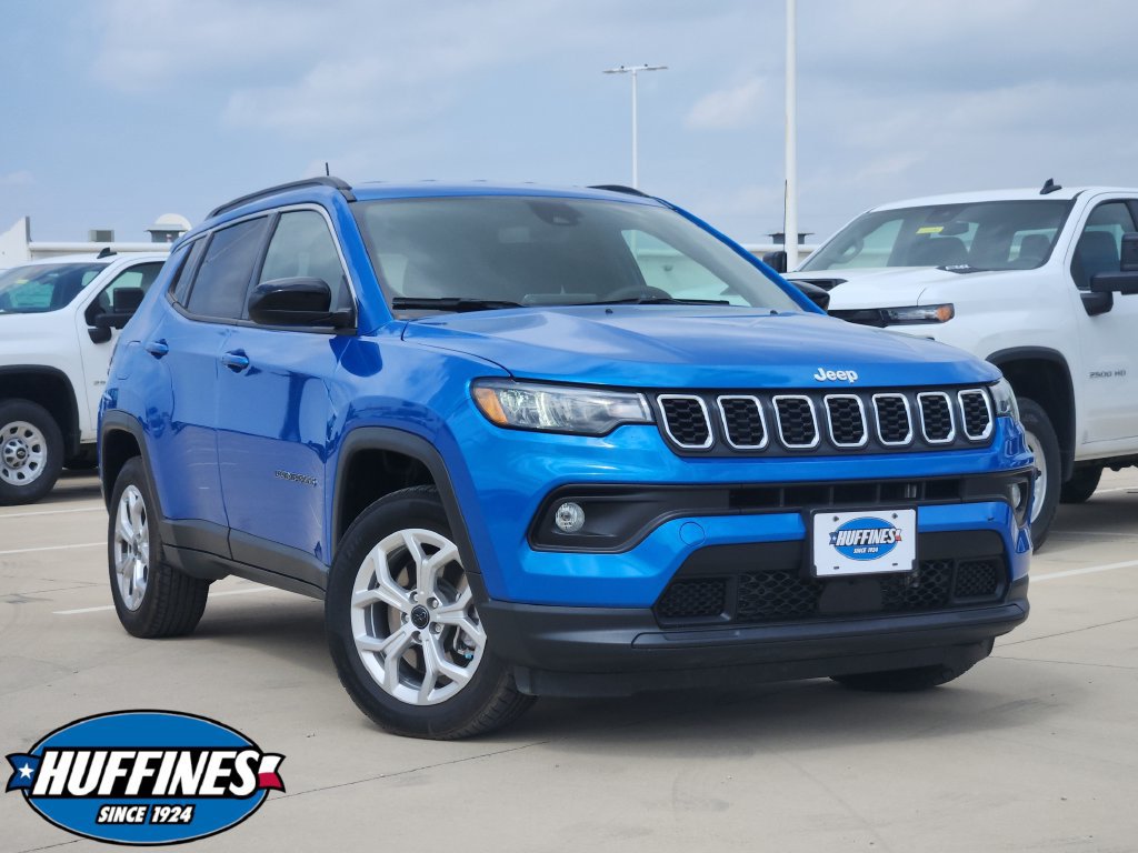 Used 2025 Jeep Compass Latitude AWD/4WD image 1