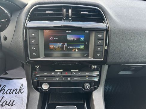 Used 2017 Jaguar F-PACE Premium AWD/4WD image 18