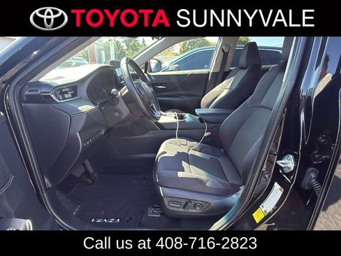 Used 2023 Toyota Venza LE AWD/4WD image 4