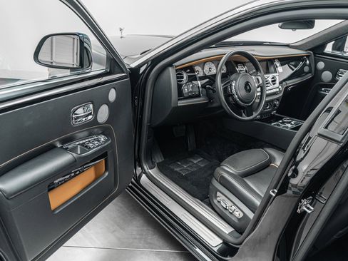 Used 2017 Rolls-Royce Ghost Extended Wheelbase image 23