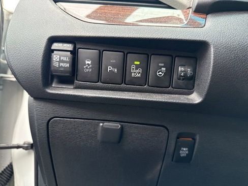 Used 2017 Toyota Sienna Limited Premium AWD/4WD image 18