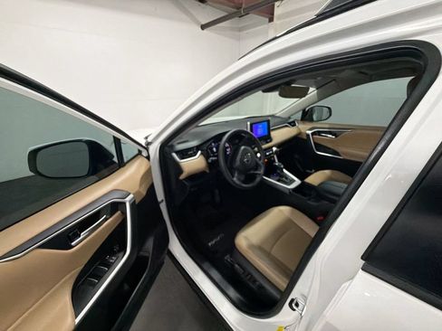 Used 2024 Toyota RAV4 XLE Premium FWD image 10