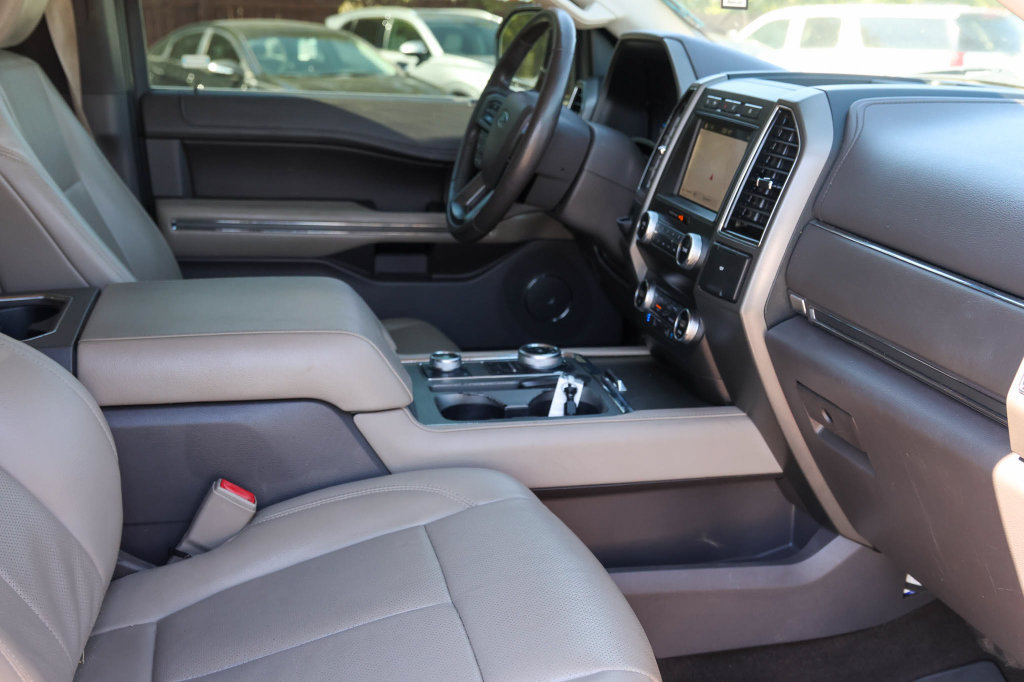 Used 2019 Ford Expedition Max XLT w/ Equipment Group 202A AWD/4WD image 17