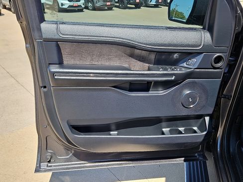 Used 2020 Ford Expedition Limited image 15