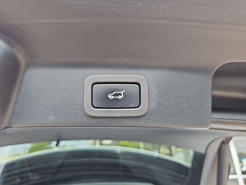 Used 2017 Jaguar F-PACE Premium AWD/4WD image 13