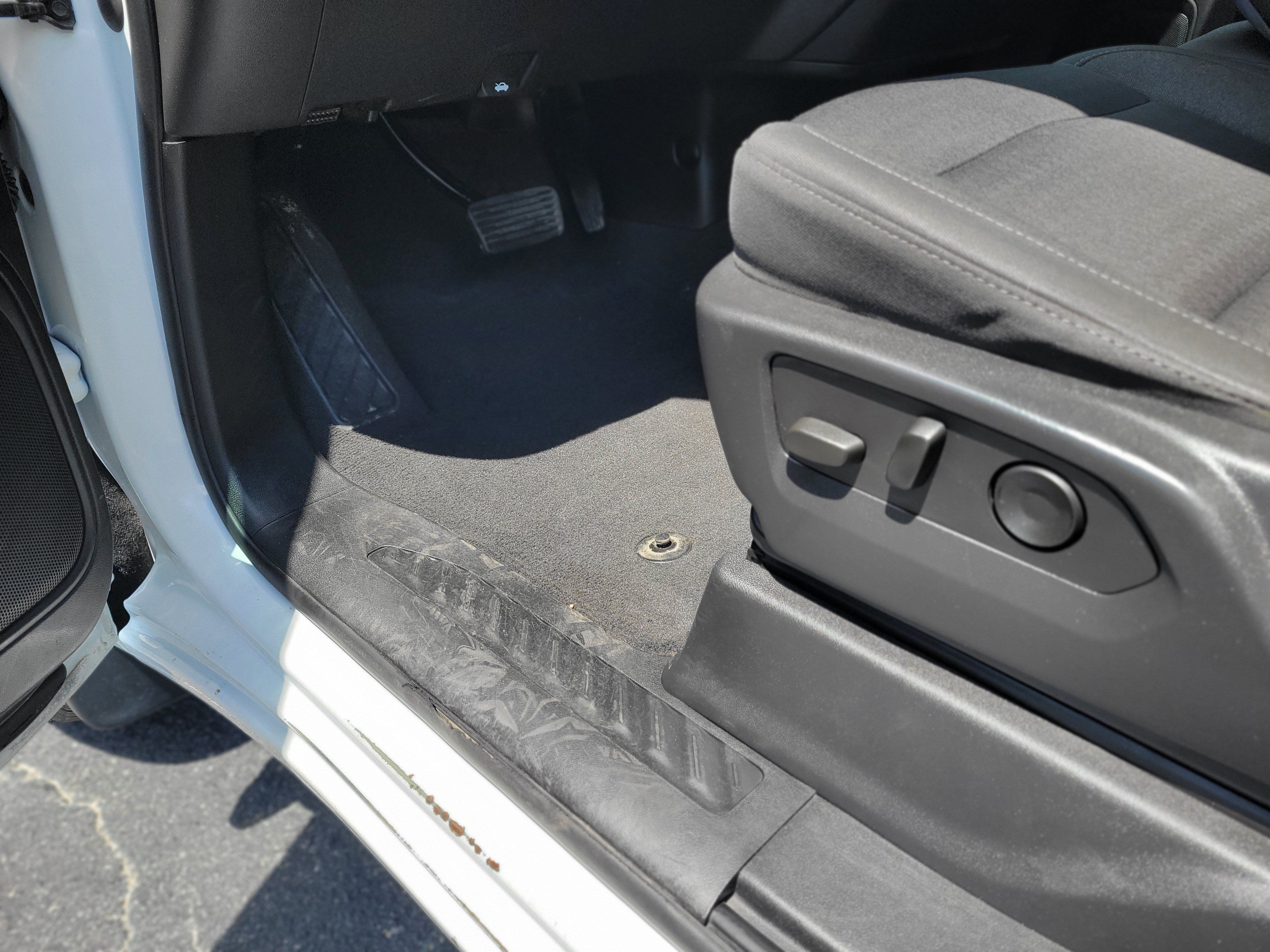 Used 2022 Chevrolet Silverado 1500 Custom AWD/4WD image 26
