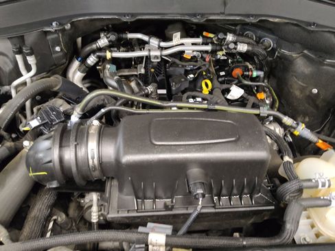 Used 2021 Ford Explorer XLT RWD image 30