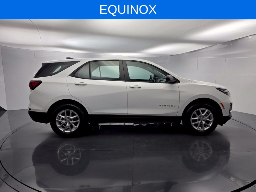 Used 2023 Chevrolet Equinox LS w/ Driver Confidence II Package FWD image 3