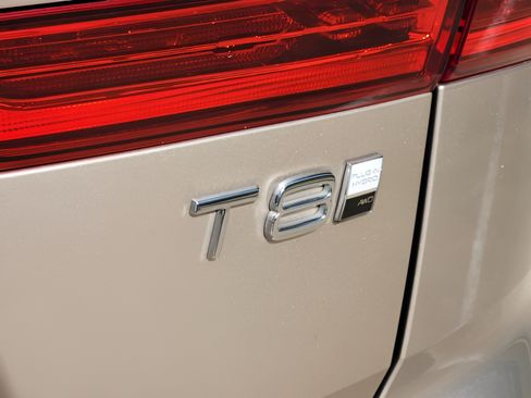Used 2025 Volvo XC60 T8 Plus w/ Protection Package Premier AWD/4WD image 44
