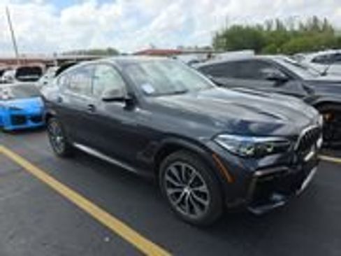Used 2022 BMW X6 M50i w/ Dynamic Handling Package image 6