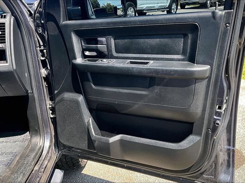 Used 2017 RAM 1500 Express w/ Express Value Package AWD/4WD image 23