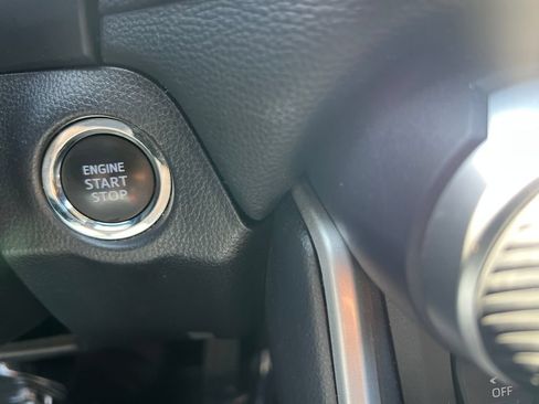 Used 2025 Toyota RAV4 XLE FWD image 30