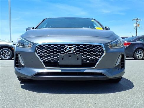 Used 2018 Hyundai Elantra GT FWD image 2
