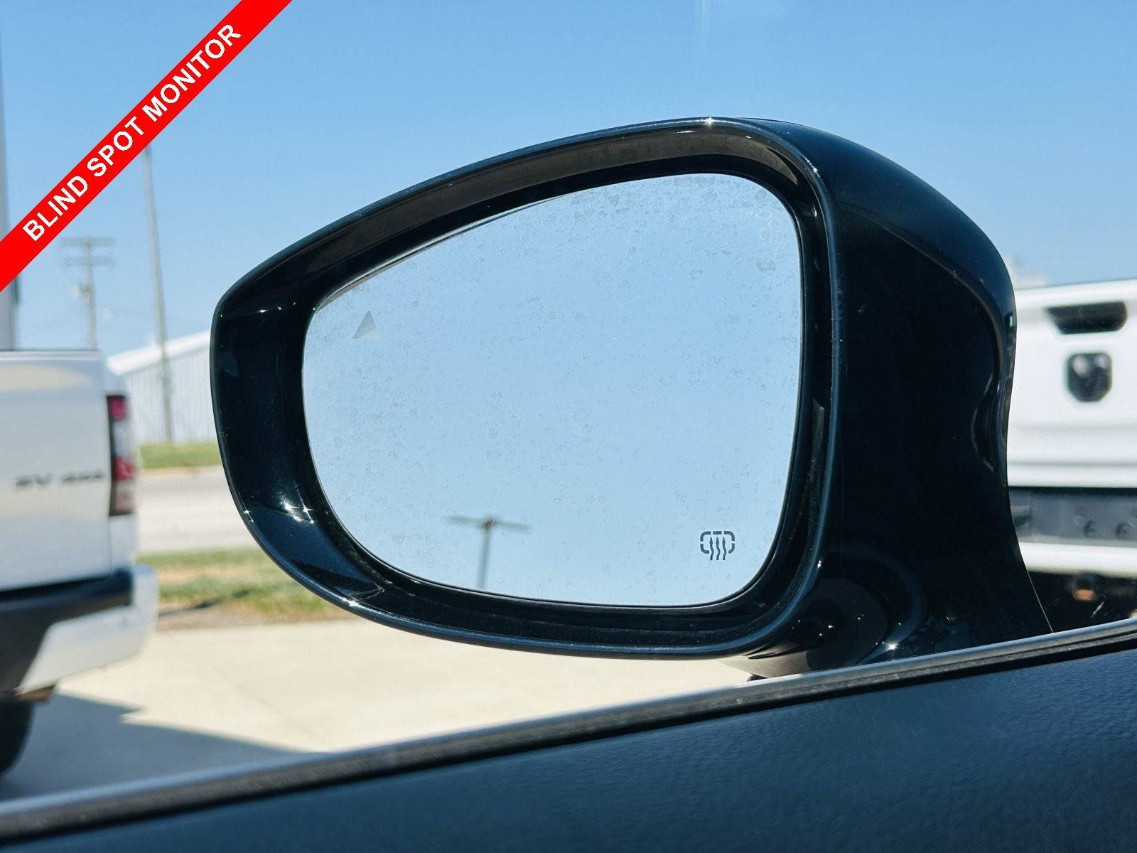 Used 2025 Chrysler Pacifica Select FWD image 9