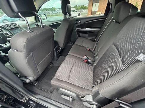 Used 2019 Dodge Journey SE image 15